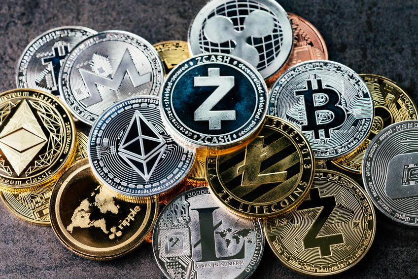 Read more about the article Advantages and risks of the digital currencies