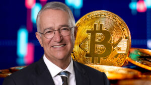 Read more about the article Billionaire Ricardo Salinas Fires Back At Warren Buffett’s Bitcoin Slander