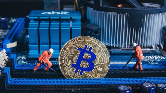 Read more about the article Public Bitcoin Miners Struggle To Keep Up With Difficulty As BTC Production Declines