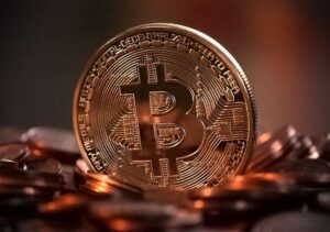 Read more about the article Bitcoin Drops Below $22,000, Is Peter Brandt’s Analysis Still In Play?