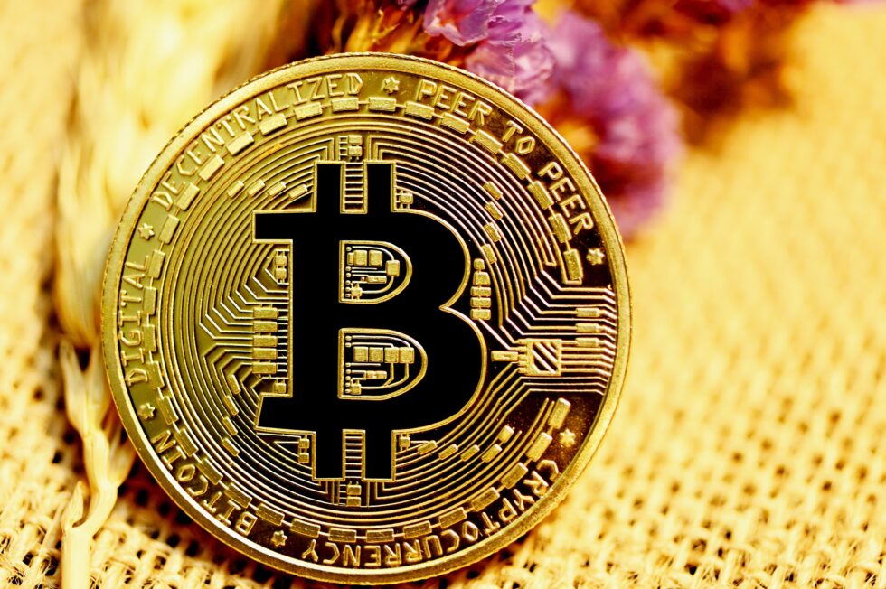 Read more about the article Bitcoin Funding Rate Turns Deep Red, Short Squeeze Soon?