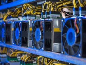 Read more about the article This Bitcoin Miner is Selling 26,200 Rigs to Reduce Debt