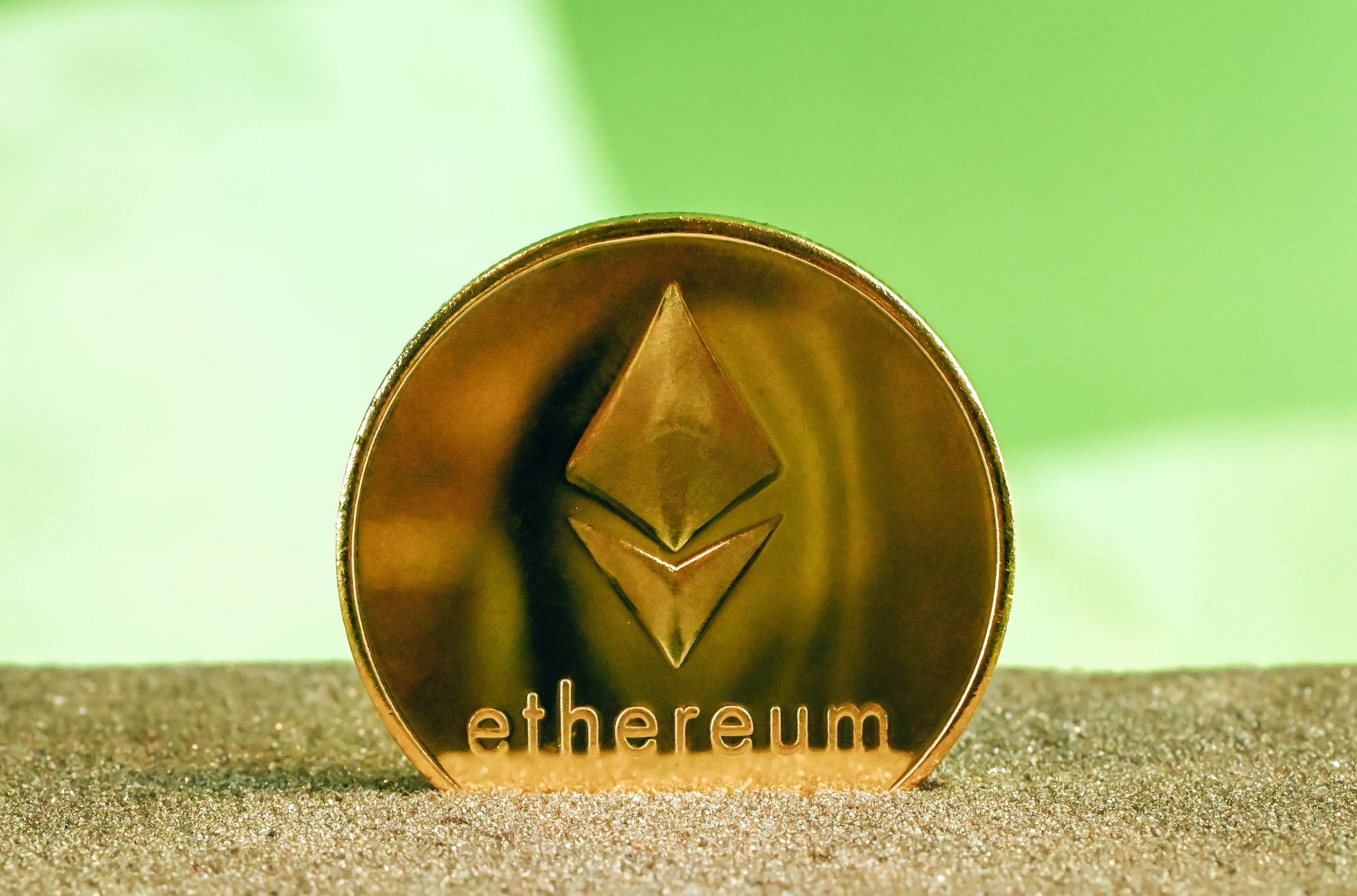 Read more about the article Why The Ethereum Price Could Rally Above $1,800 Before A Big Crash