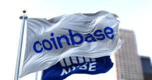 Read more about the article What is wrong with Coinbase? CEO selling 2% of stake