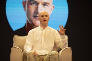 Read more about the article Coinbase CEO Stays Bullish After FTX Collapse