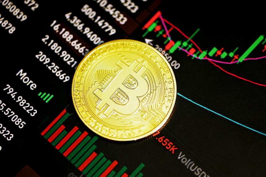 Read more about the article Bitcoin Poised To Outperform: Bloomberg Analyst