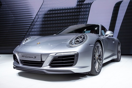 Read more about the article Porsche halts NFT mint amid community backlash