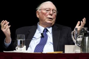 Read more about the article Top CNBC Host Slams Munger On Bitcoin Ignorance