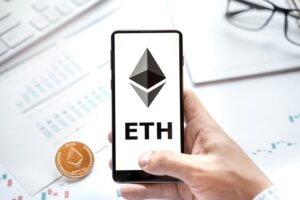 Read more about the article Coinbase temporarily pauses ETH staking reward payouts