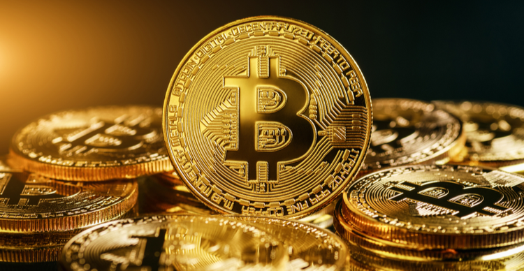 Read more about the article A diversified portfolio with gold and Bitcoin makes sense as Bitcoin’s trading volume rises. Gold’s stability offsets Bitcoin’s volatility.