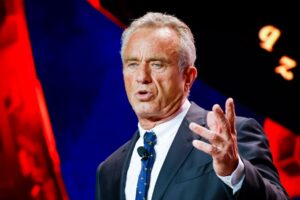 Read more about the article Presidential Candidate RFK Jr. Plans To Back US Dollar With Bitcoin & End Taxes