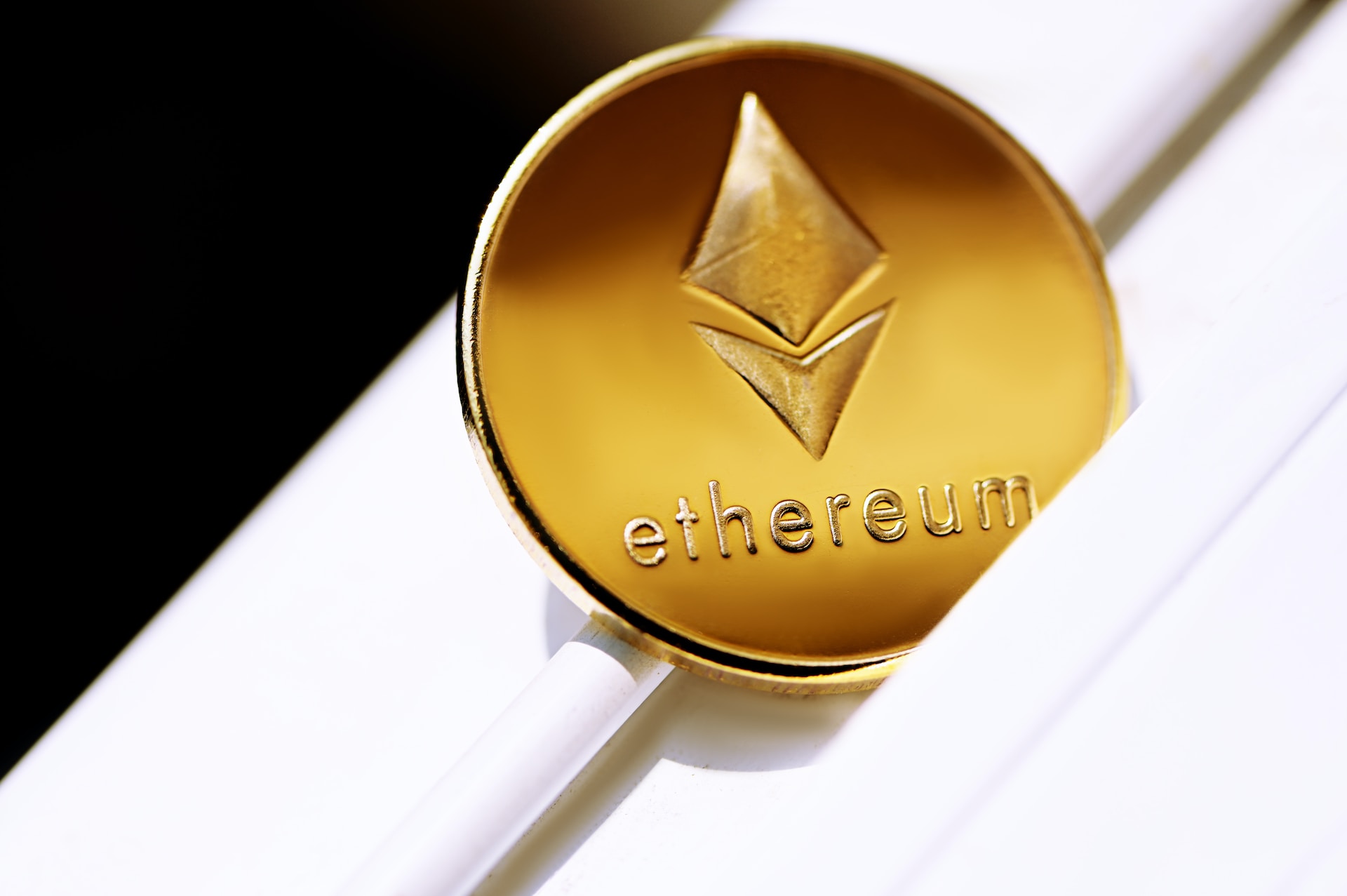 Read more about the article Ethereum Price On The Verge Of Rectangle Pattern Breakout: Is $2000 Within Reach?