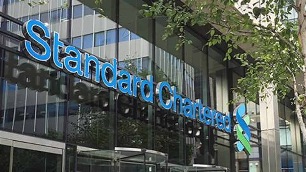 Read more about the article Standard Chartered Revises Bitcoin (BTC) Price Prediction To $50000, $120K In 2024