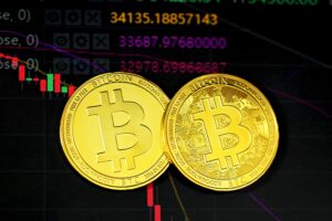 Read more about the article Bitcoin Breakout Or Breakdown? Ark Invest Shares Prediction