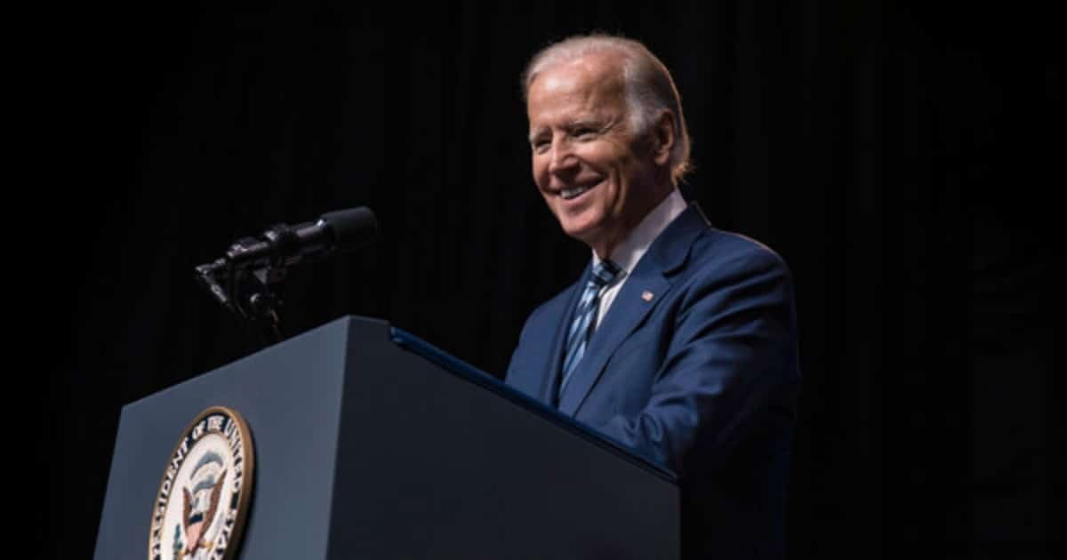 Read more about the article Biden Signs Executive Order for AI Safety and Standards