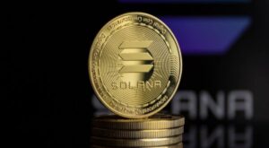 Read more about the article Solana (SOL) Price Tanks 7% Amid Massive Transfer By FTX Cold Wallet, What’s Next?