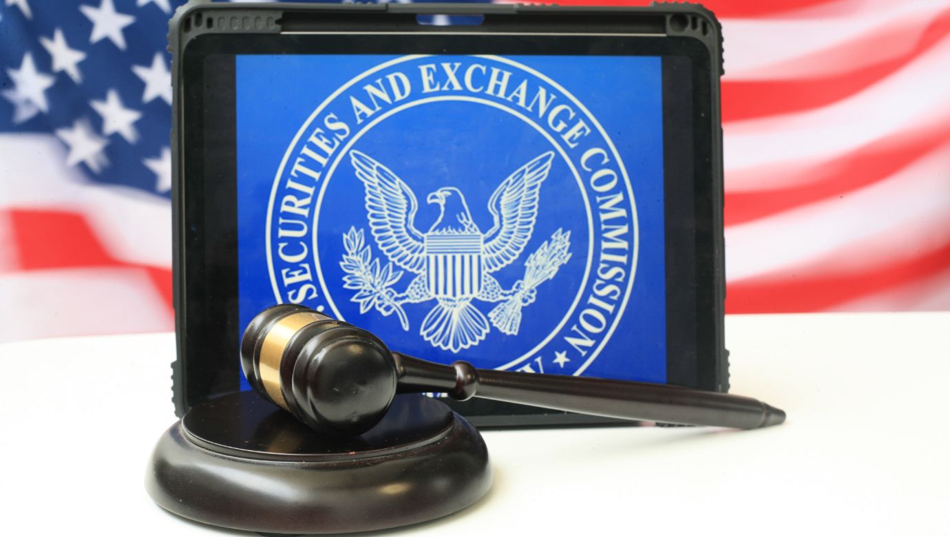 Read more about the article A16z Crypto Lawyer Unleashes Scathing Attack On US SEC, Spot Ethereum ETF In Danger?